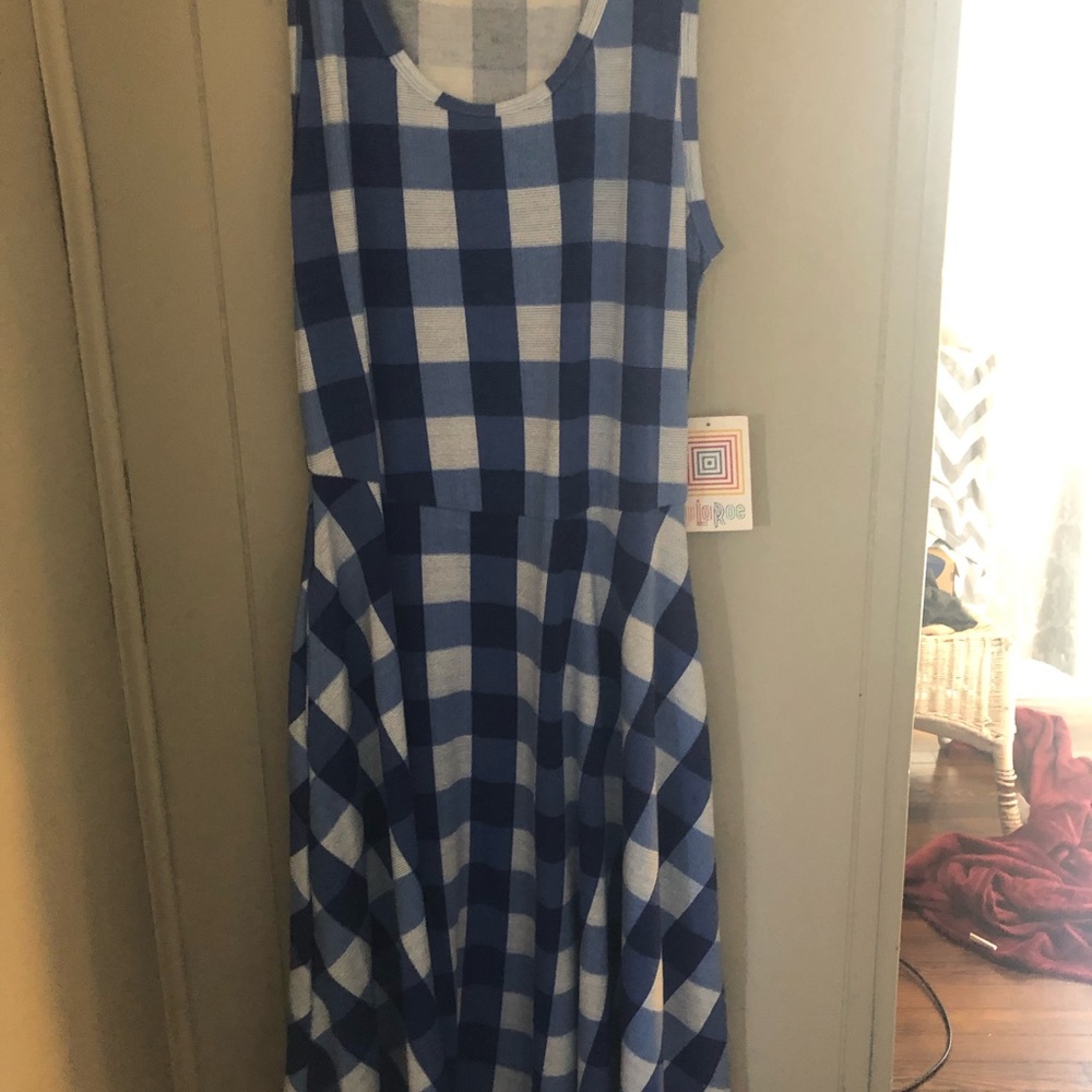 L Nikki tags attached never worn